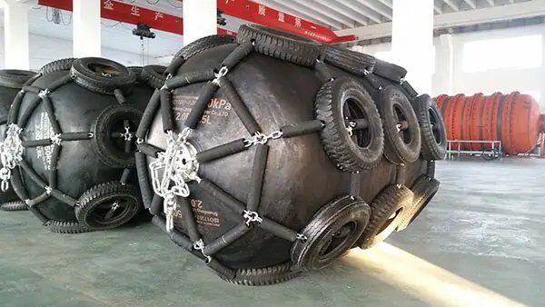 Molded-YOKOHAMA-TYPE-PNEUMATIC-FENDERS